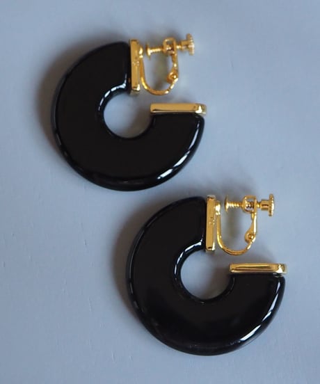 ing❸　Italian plastics disk plate black pirced / earrings