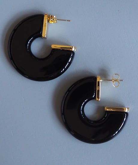 ing❸　Italian plastics disk plate black pirced / earrings