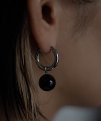 ビンテージ　オニキスイヤリング 揺れる オニキス ピアス・イヤリング 黒 天然石 フラワー ロング