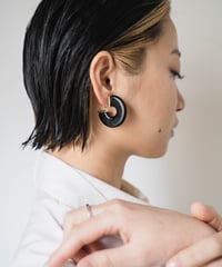 ing❸　Italian plastics disk plate black pirced / earrings