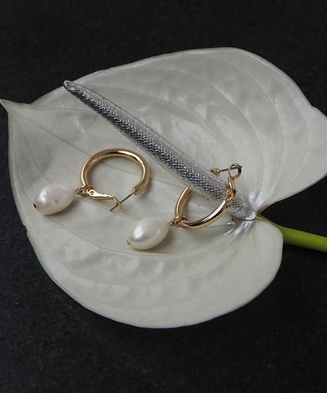 No. 30068 Baroque Pearl pirced / earring