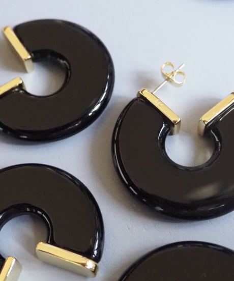 ing❸　Italian plastics disk plate black pirced / earrings