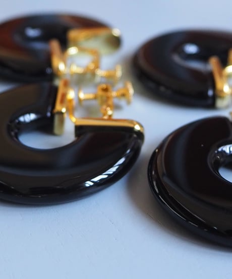 ing❸　Italian plastics disk plate black pirced / earrings