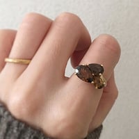 9k gold ブラウン系 三粒の半貴石/ヴィンテージリング/イギリス