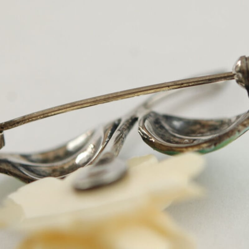 ドイツ製 silver × glass enamel オックスボーンの白薔薇 ドイツ製 silver × glass enamel オックスボーンの白薔薇