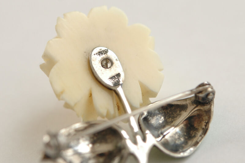 ＫＶ銀製＊白バラのブローチ KV銀製＊白バラのブローチ KV銀製＊白バラのブローチ