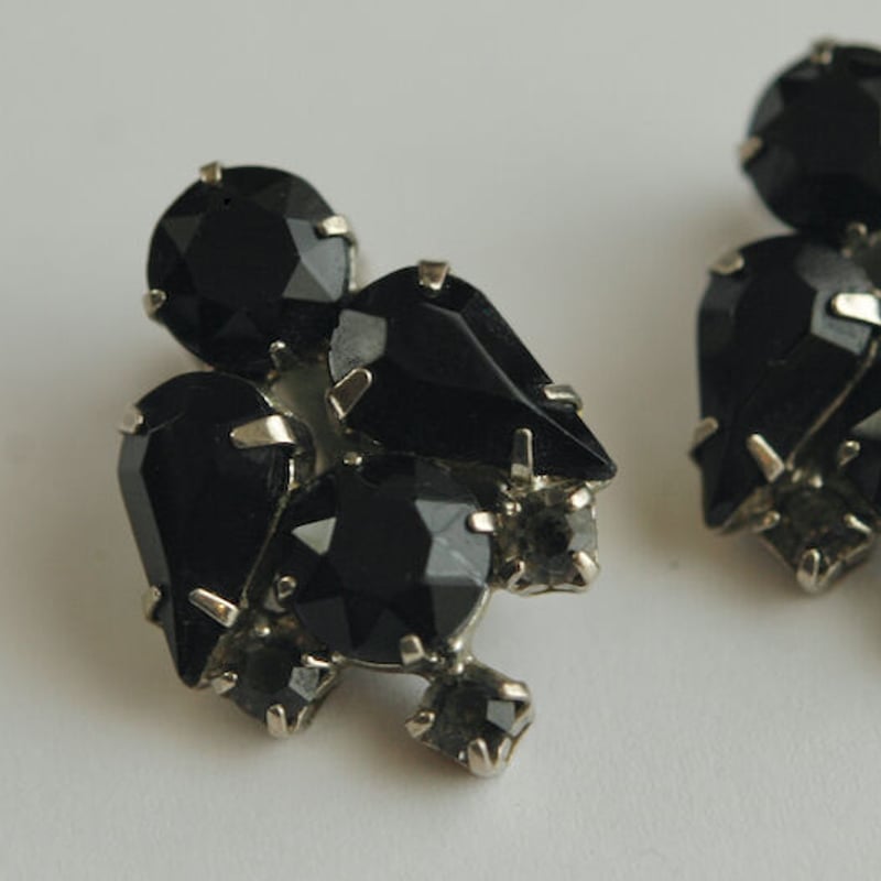 black rhinestone ヴィンテージクリップイヤリング/イギリス
