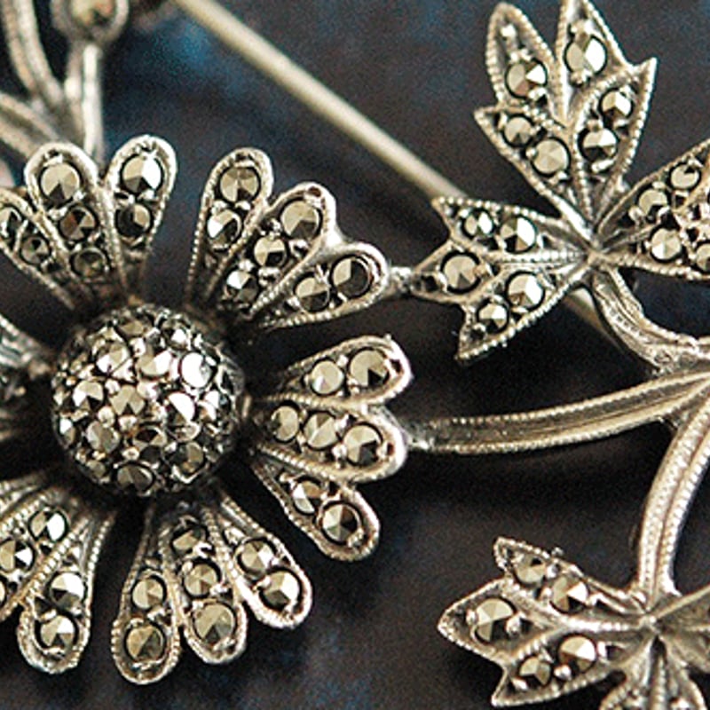 silver × marcasite フラワーモチーフのヴィンテージブローチ/イギリス
