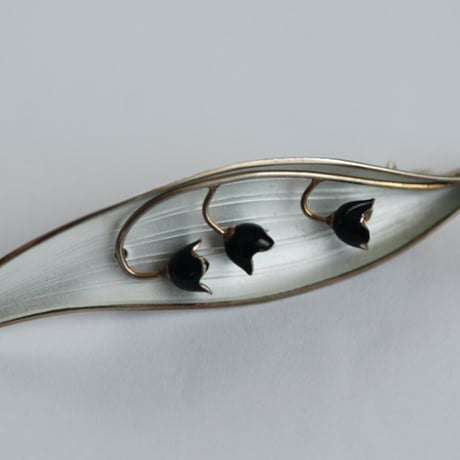 ノルウェー製 すずらんのヴィンテージブローチ/silver925×グラスエナメル