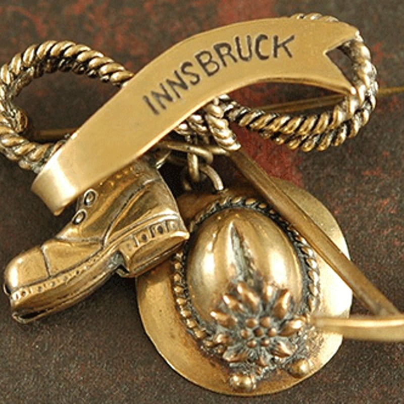 オーストリア製スーベニール/登山道具のヴィンテージブローチ
