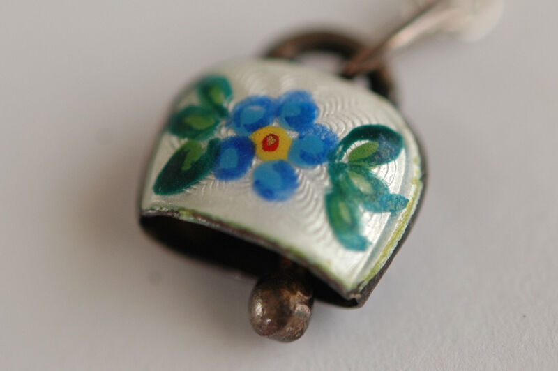 イギリス製　ヴィンテージ　忘れな草のチャーム　９金　ペンダントヘッド 英国イギリス製ヴィンテージ馬車シルバー製ペンダント