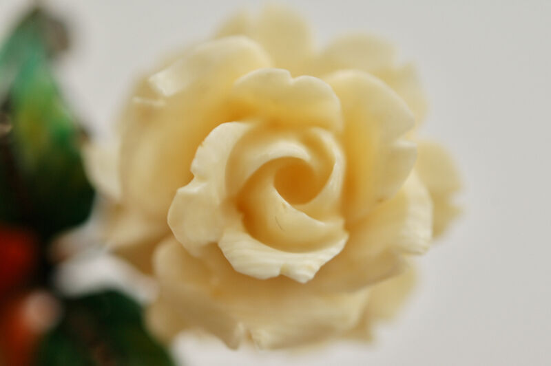 ドイツ製 silver × glass enamel オックスボーンの白薔薇 ドイツ製 silver × glass enamel オックスボーンの白薔薇