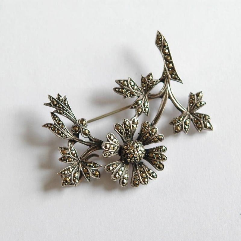 silver × marcasite フラワーモチーフのヴィンテージブローチ/イギリス