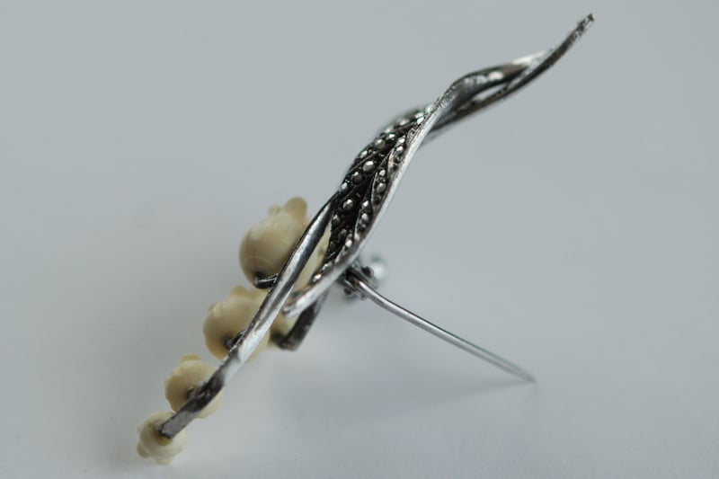 ドイツ製 すずらんのヴィンテージブローチ/silver925×オックス