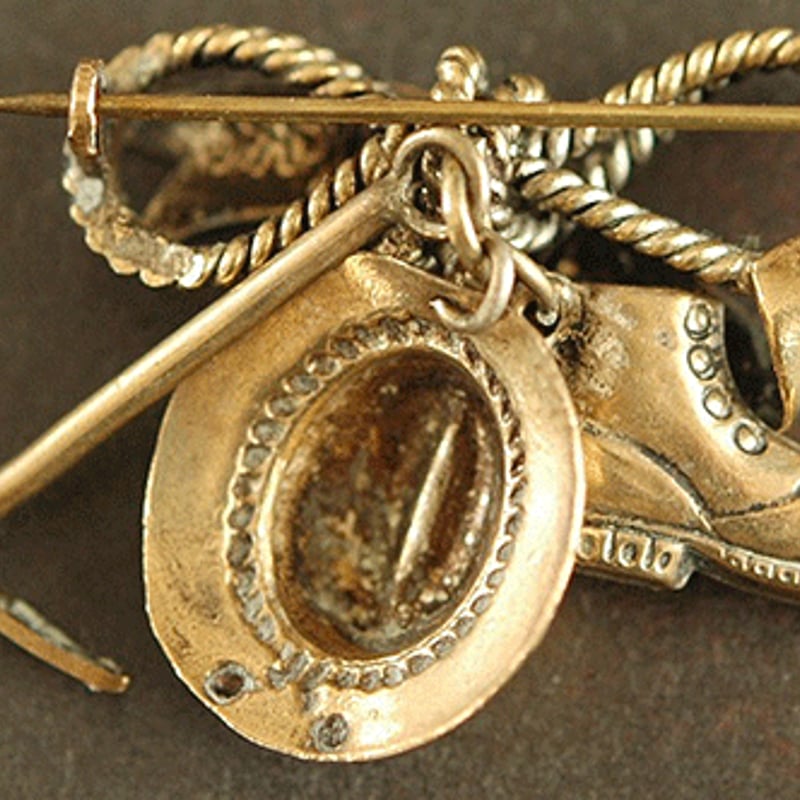 オーストリア製スーベニール/登山道具のヴィンテージブローチ