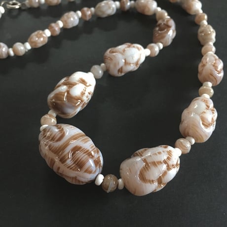 乳白色のガラスビーズ/ヴィンテージネックレス/イギリス