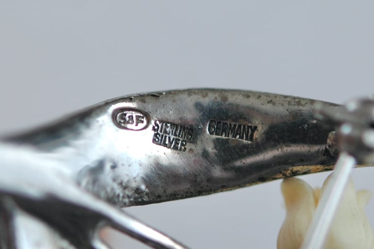 ドイツ製 すずらんのヴィンテージブローチ/silver925×オックス