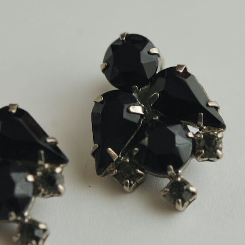black rhinestone ヴィンテージクリップイヤリング/イギリス
