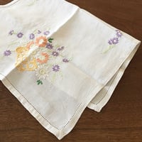 リネン ヴィンテージトレイクロス〜花かご/イギリス