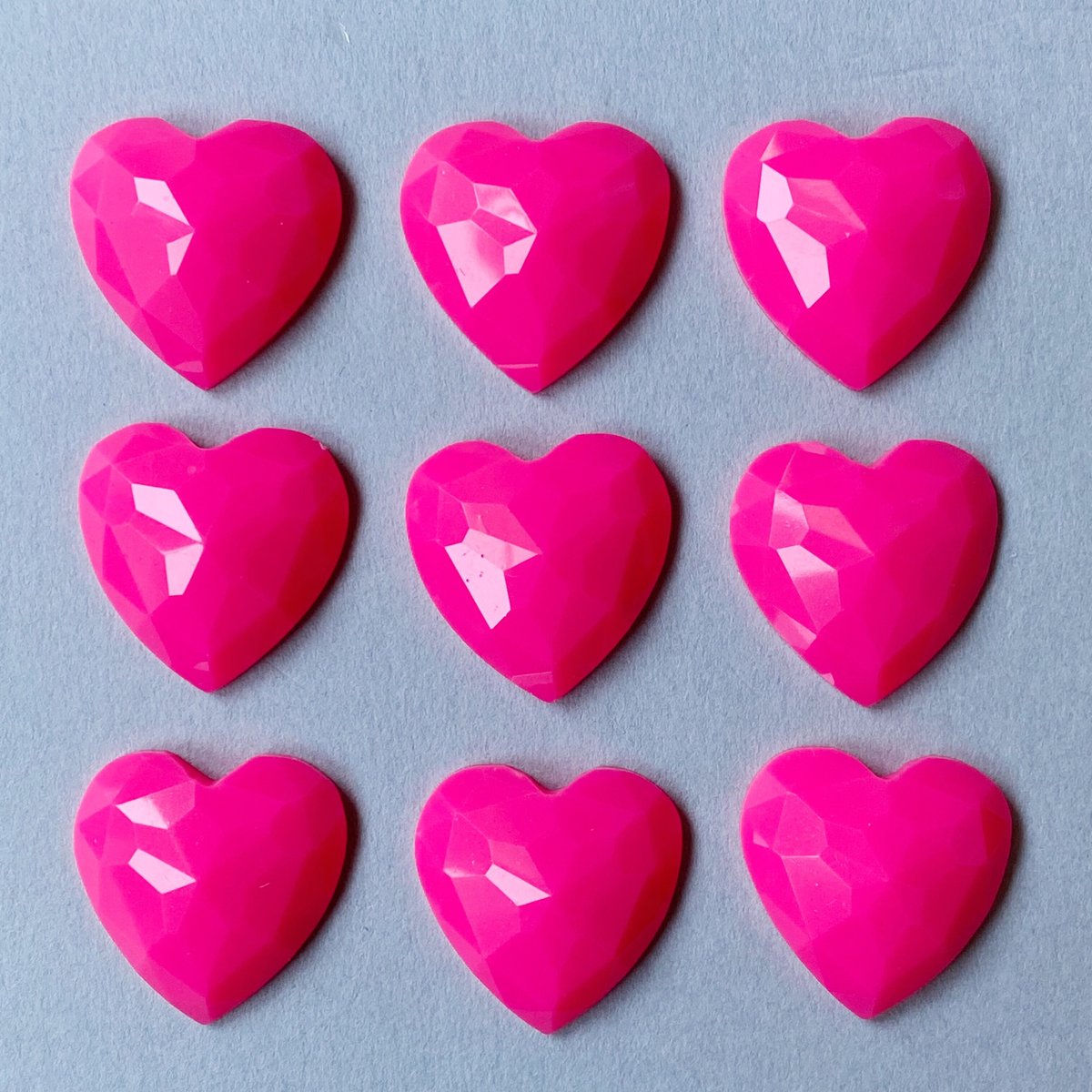 4個入り ハートカボション ショッキングピンク ハンドメイド