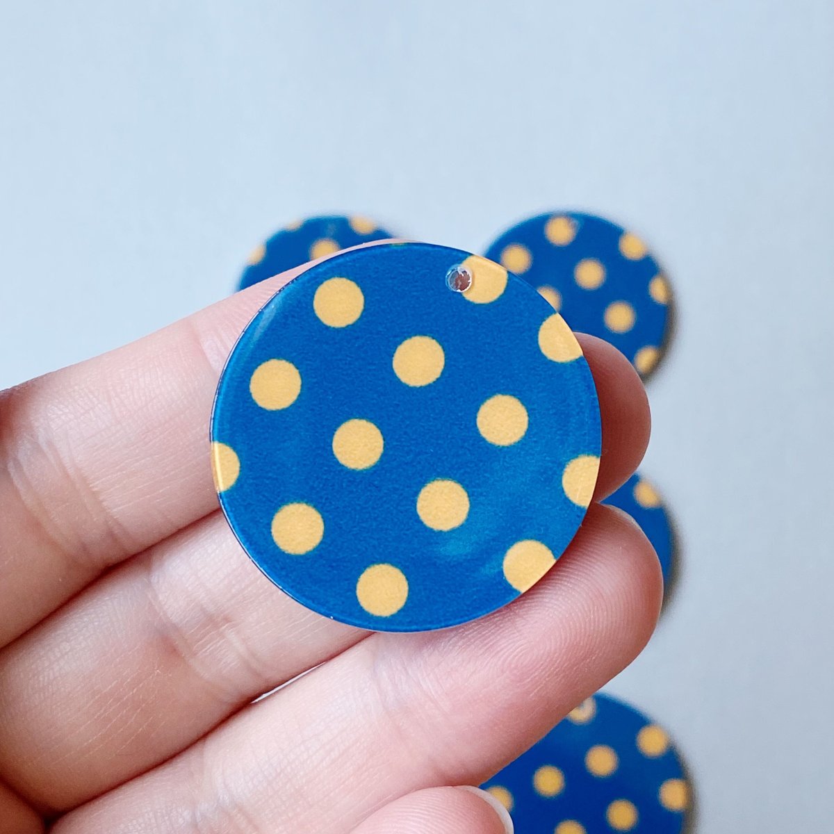 ハンドメイドチャーム 4個 フラワードロップ ブルー ハンドメイド