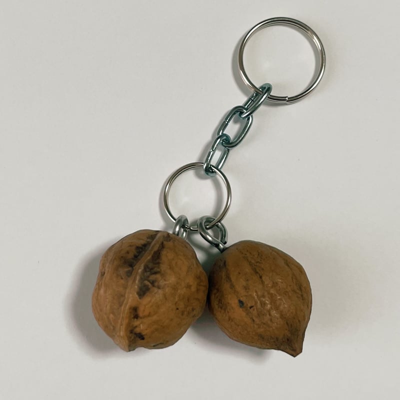 くるみ　グルタチオン 祖父手作りの『長野県産クルミのキーホルダー』クルミ2個(2種類)付き