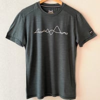 アウトドアフィットネスロゴTシャツ　メリノウール素材×[SN]　メンズ　カラー：URBAN CHIC