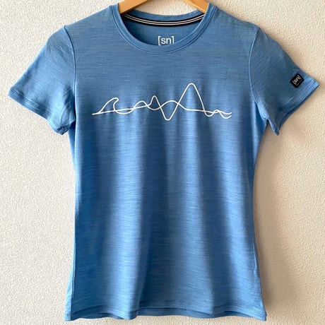 アウトドアフィットネスロゴTシャツ(ロゴ大)　メリノウール素材×[SN]　レディース　カラー：DUSK BLUE