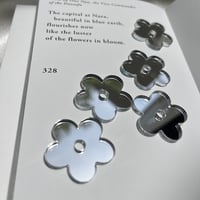 ミラーフラワー アクリルチャーム 2個