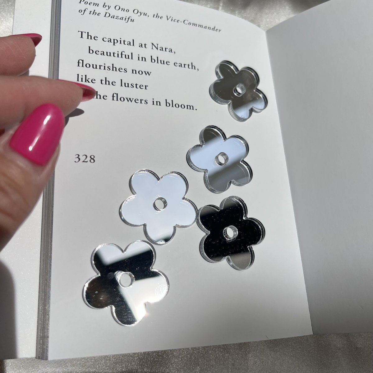 ☆Fivepeacelove☆様 クリアフラワーチャームプレートタイプ 名入れ