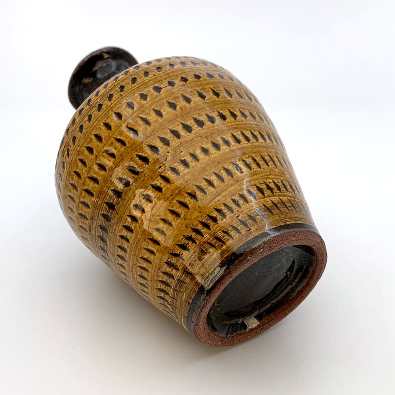 株)向山窯 ｜ 飴釉とびかんな徳利（肩張型） | 笠間陶芸ショップ