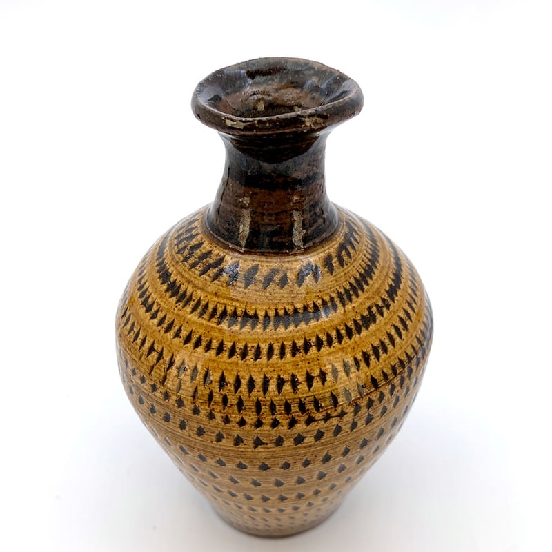 株)向山窯 ｜ 飴釉とびかんな徳利（肩張型） | 笠間陶芸ショップ