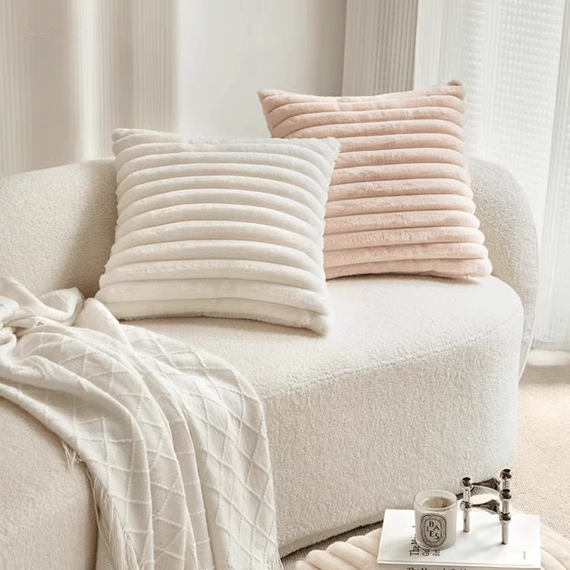 フラッフィーフェミニンクッション | リビング＆ダイニングインテリア