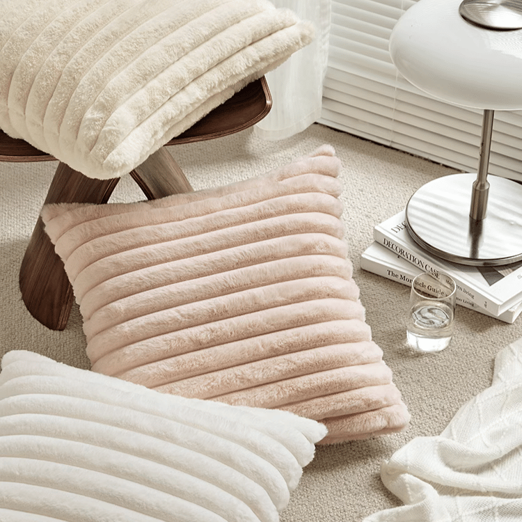 フラッフィーフェミニンクッション | リビング＆ダイニングインテリア