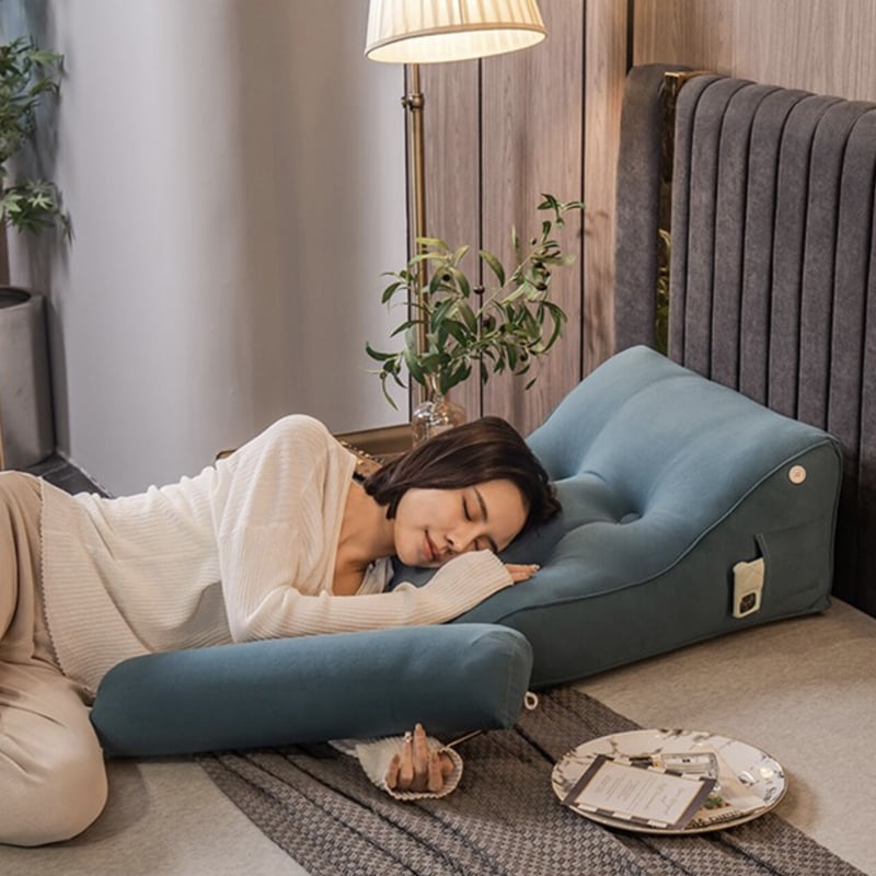 ロイヤルトライアングルクッション | リビング＆ダイニングインテリア