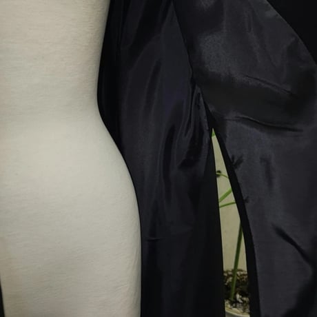 纏うだけで、凛と美しく。lueel 漆黒のロングケープコート｜日本製・最高級ブラックフォーマル【S~3L】118400