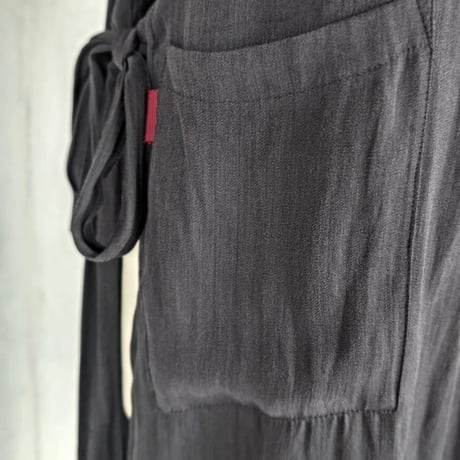 【7L~10L】脇リボンでサイズ調整可♪ お洒落着見えVネックエプロン ブラックメランジ オーダー 137100-20