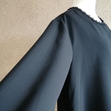 喪服 日本製 ゆるっとふんわりブラウスと楽ちんパンツのスーツ　【7L~10L】 126701-20-3