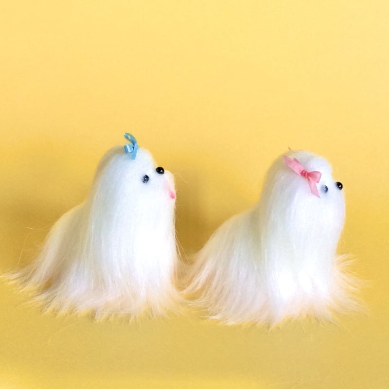 ホワイト犬型ぬいぐるみ ピンクリボン付き　マルチーズ ホワイト犬型ぬいぐるみ ピンクリボン付き マルチーズ ホワイト