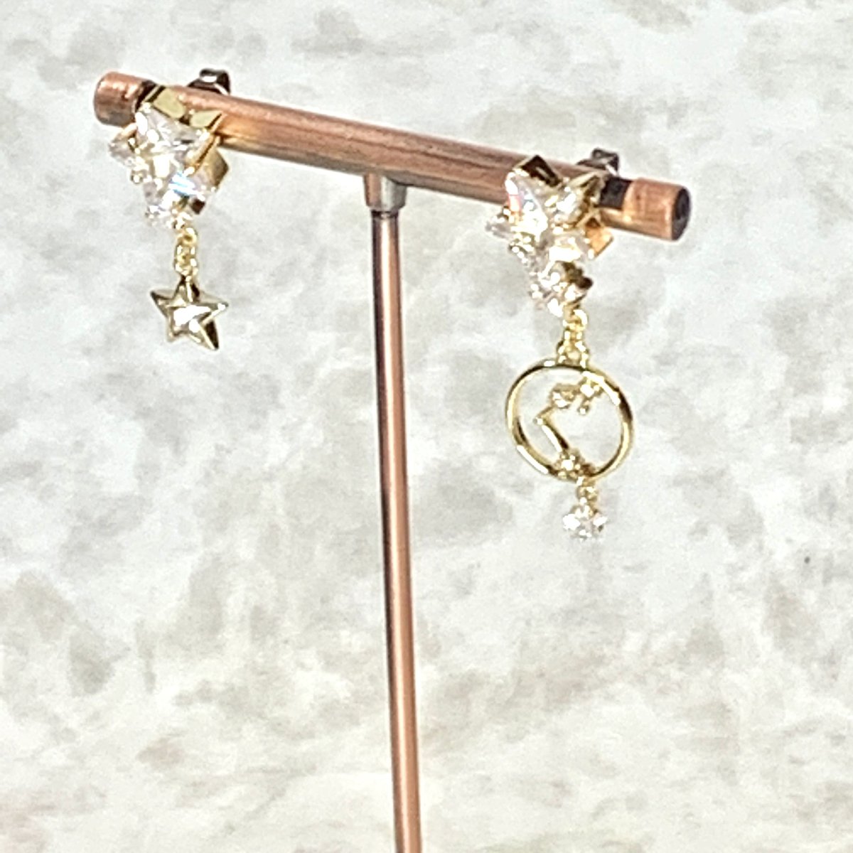 たくさんの星がきらめく！星座のピアス | arcorecchini