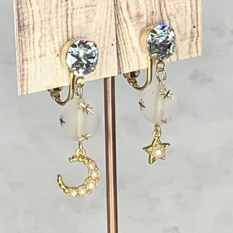 スワロフスキーとパールの入った月と星のイヤリング/ピアス