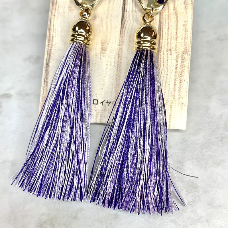 春風に揺れるブルーのタッセルイヤリング/ピアス | arcorecchini