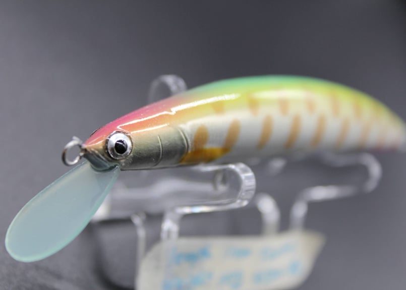 ハンドメイドルアー フローティング チャート グリーンヤマメ 11cm