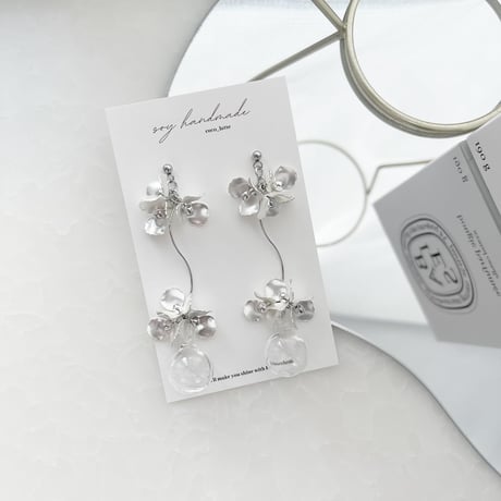 three flower soap bubble silver