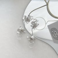 three flower soap bubble silver