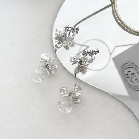 three flower soap bubble silver