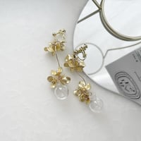 three flower soap bubble gold
