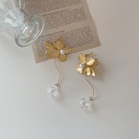 gold flower soap bubble