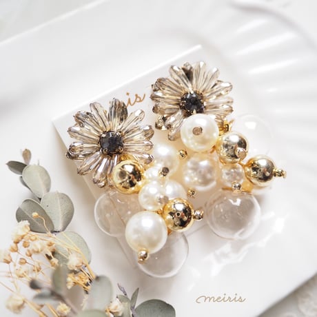 *Gray flower × glass ball ピアス/イヤリング*