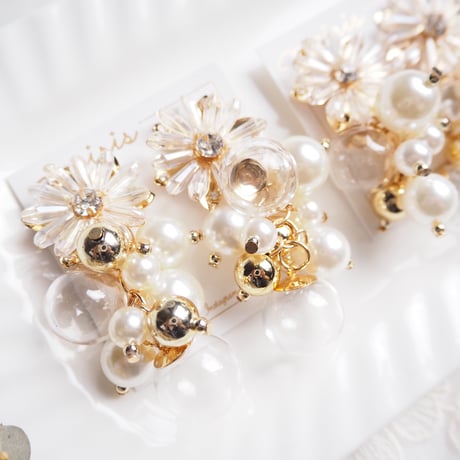 *white flower × glass ball ピアス/イヤリング*